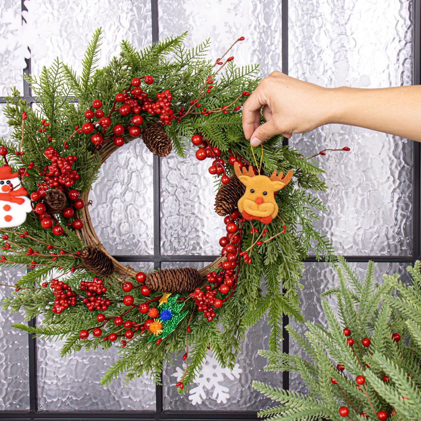 Artificial Christmas Wreath 22 Inch Christmas Wreaths for Front Door Winter Wreath with Red Berries Pine Cones Needles for Indoor Outdoor Xmas Winter Holidays